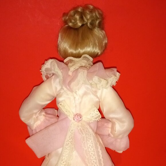 DANBURY MINT PORCELAIN MOTHER & DAUGHTER DOLLS CALLED " A MOTHER' LOVING TOUCH" - Picture 8 of 16